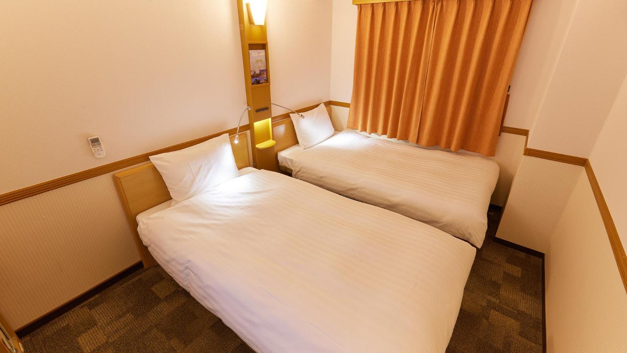 Toyoko Inn Chiba Minato Ekimae Стая снимка