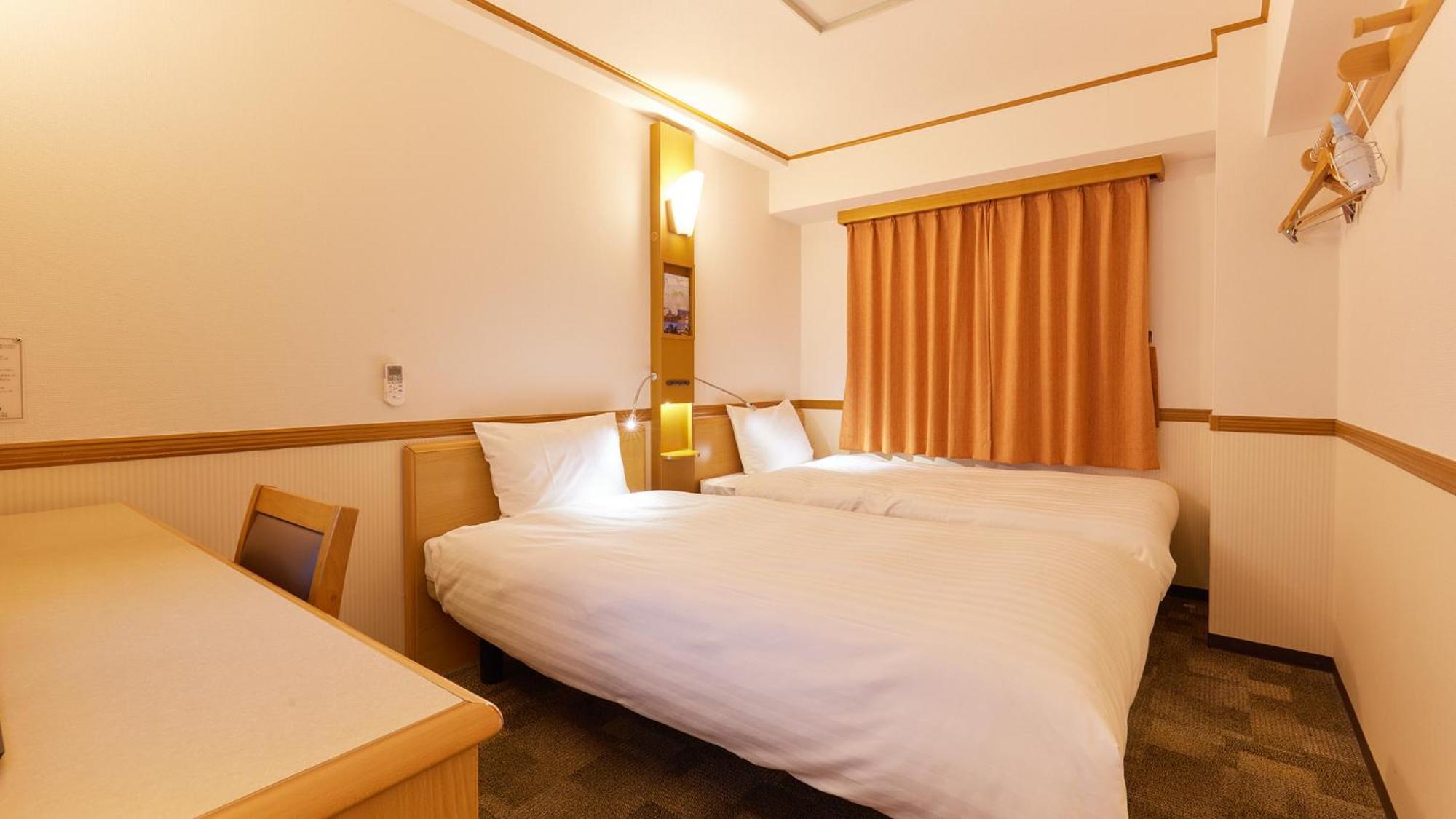 Toyoko Inn Chiba Minato Ekimae Стая снимка