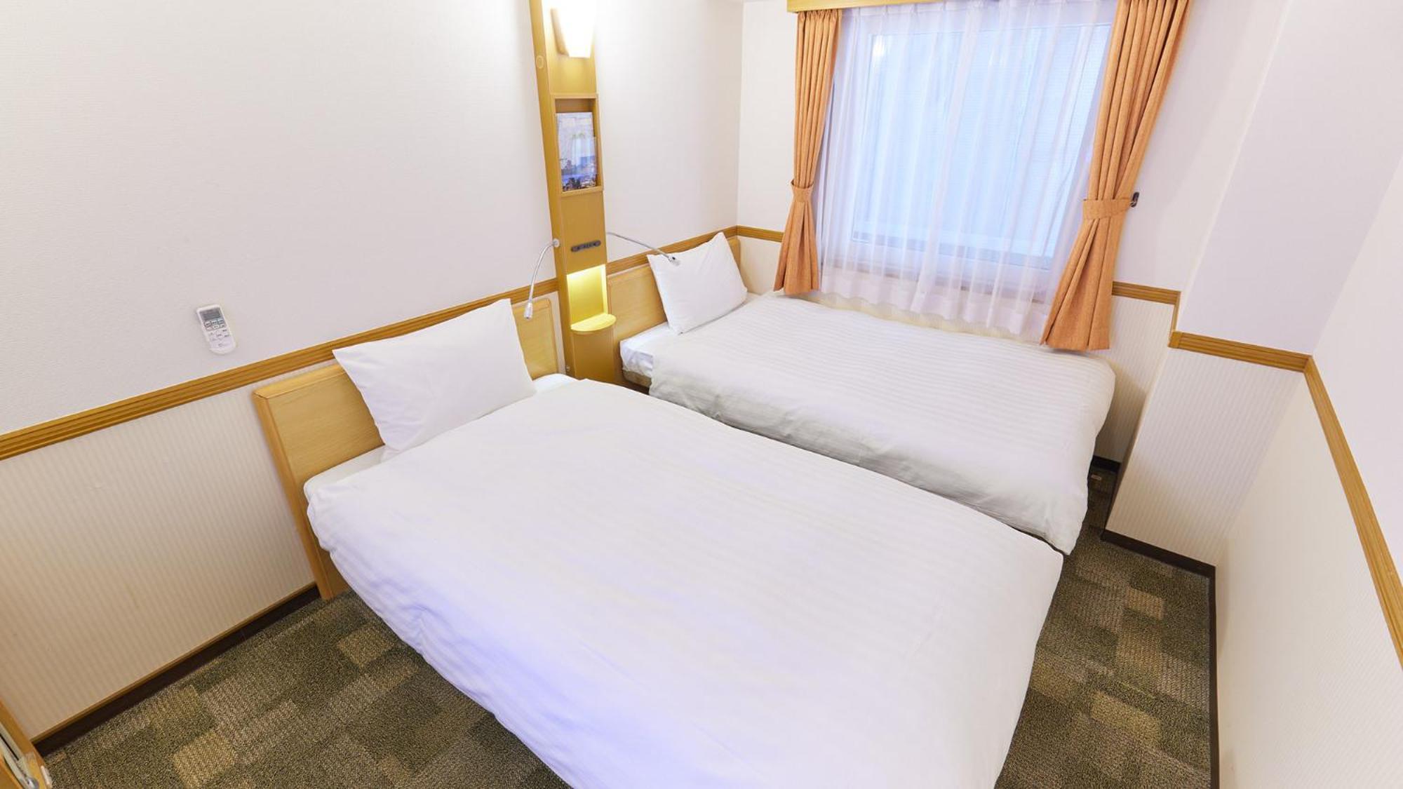 Toyoko Inn Chiba Minato Ekimae Стая снимка