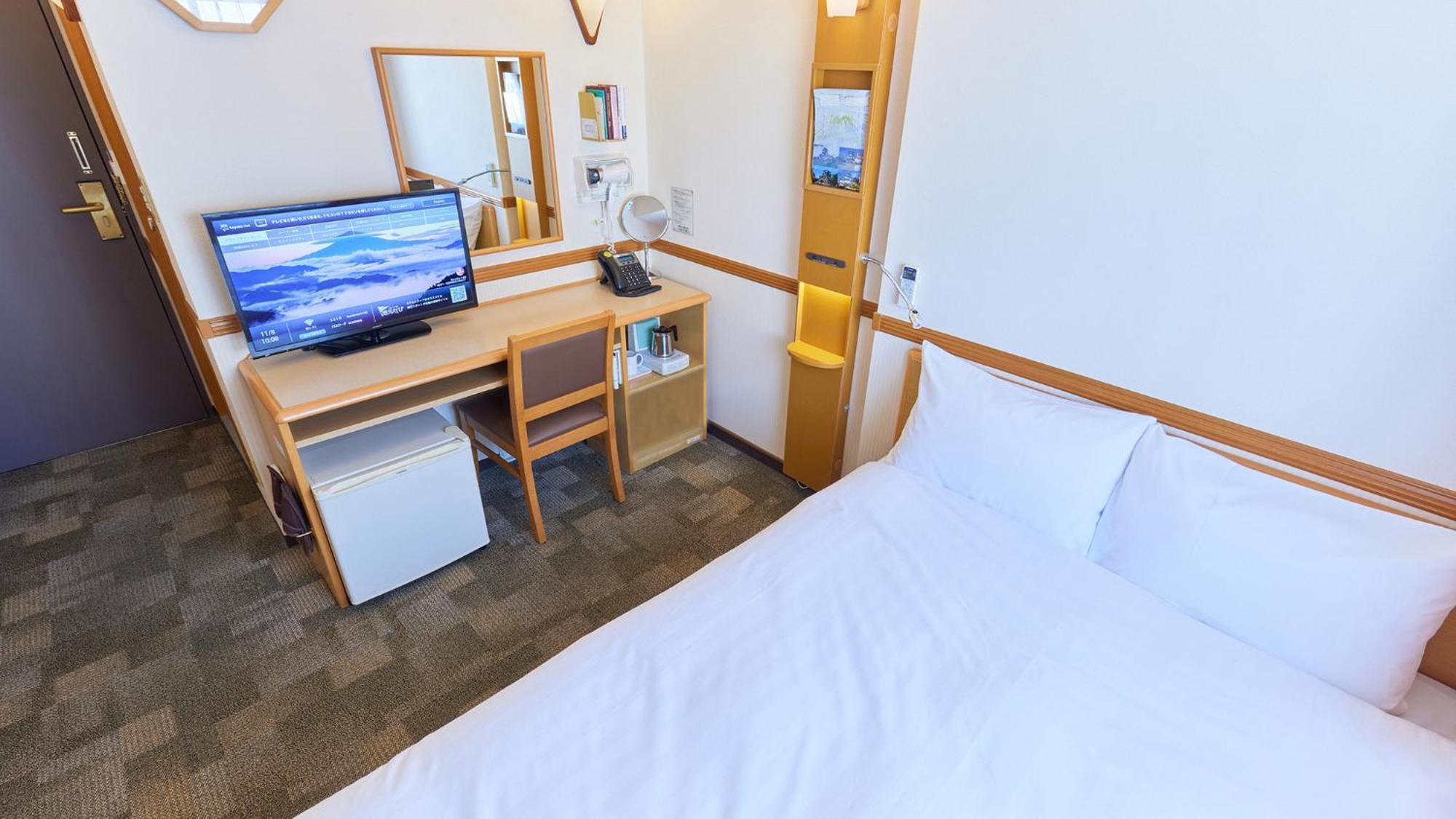 Toyoko Inn Chiba Minato Ekimae Стая снимка