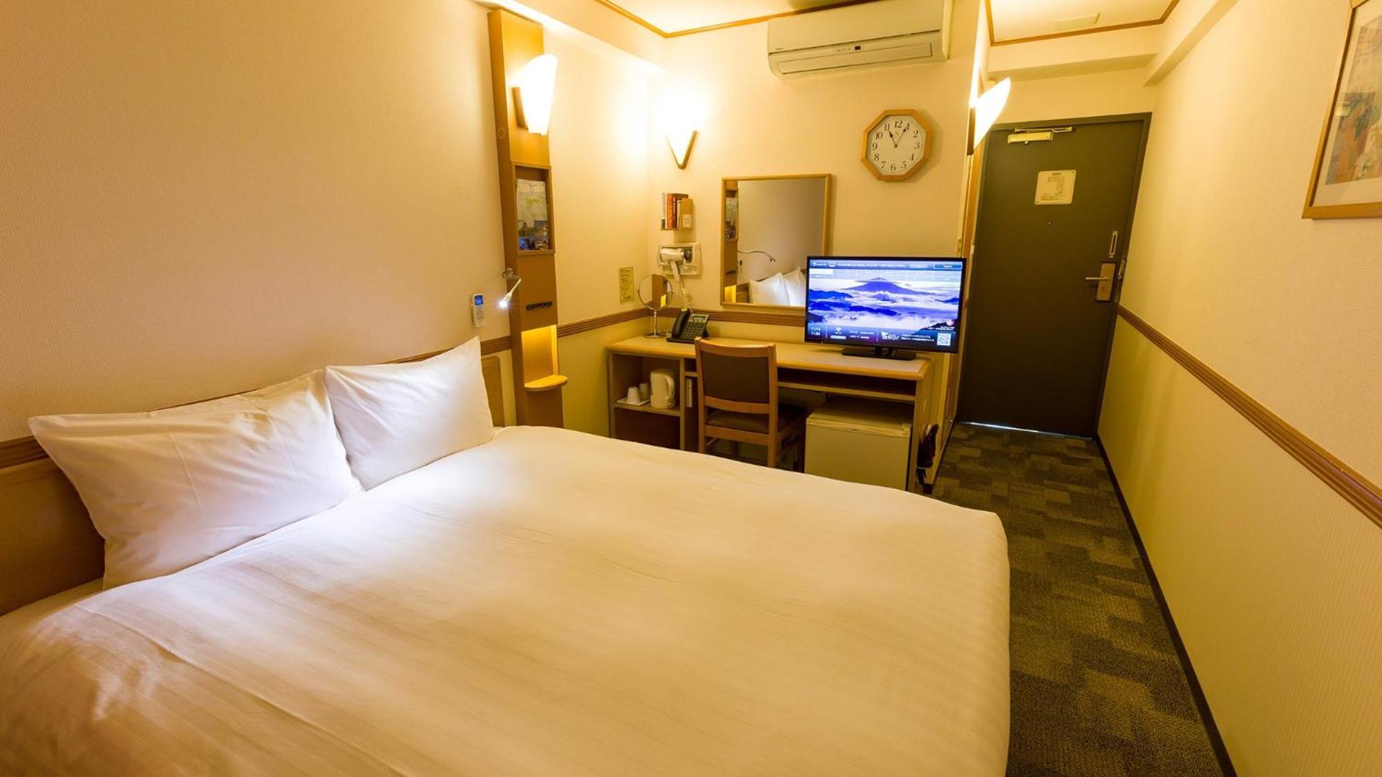 Toyoko Inn Chiba Minato Ekimae Стая снимка