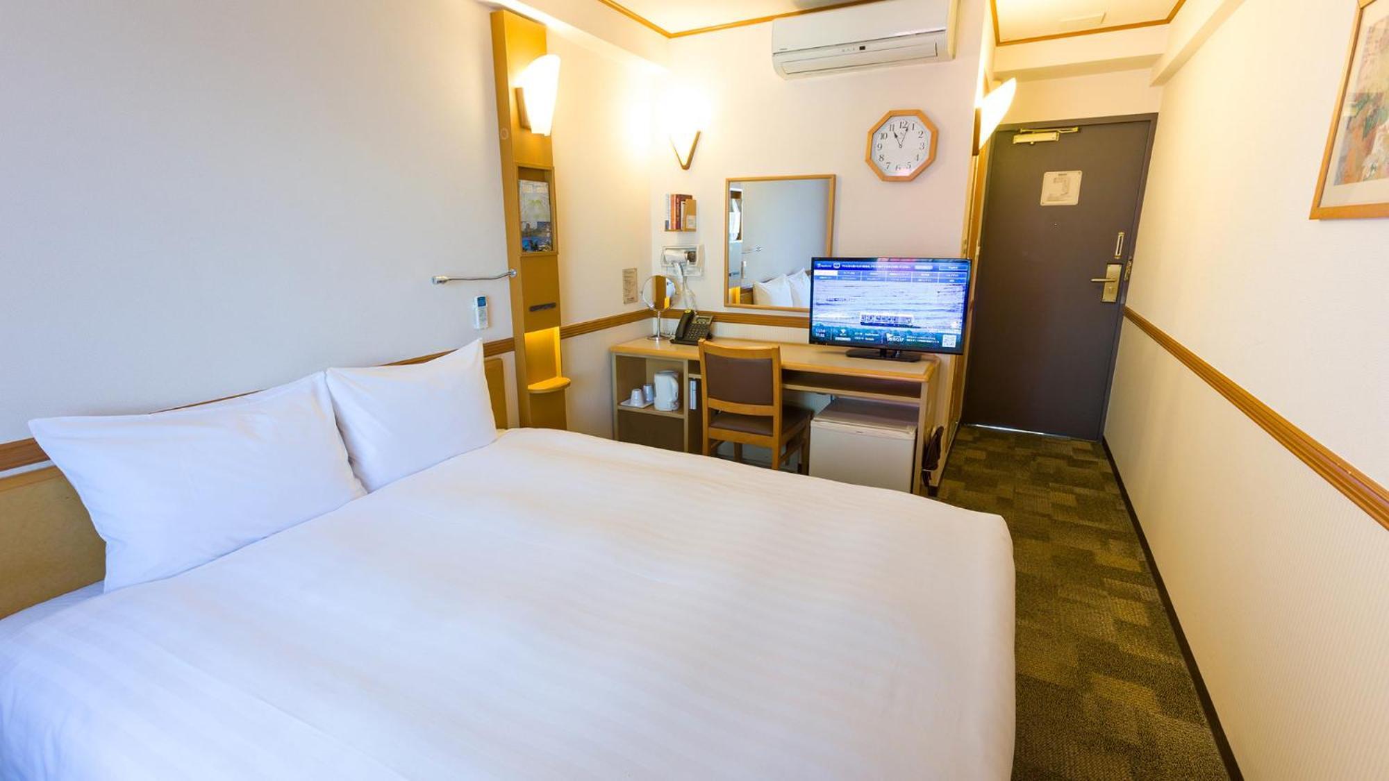 Toyoko Inn Chiba Minato Ekimae Стая снимка