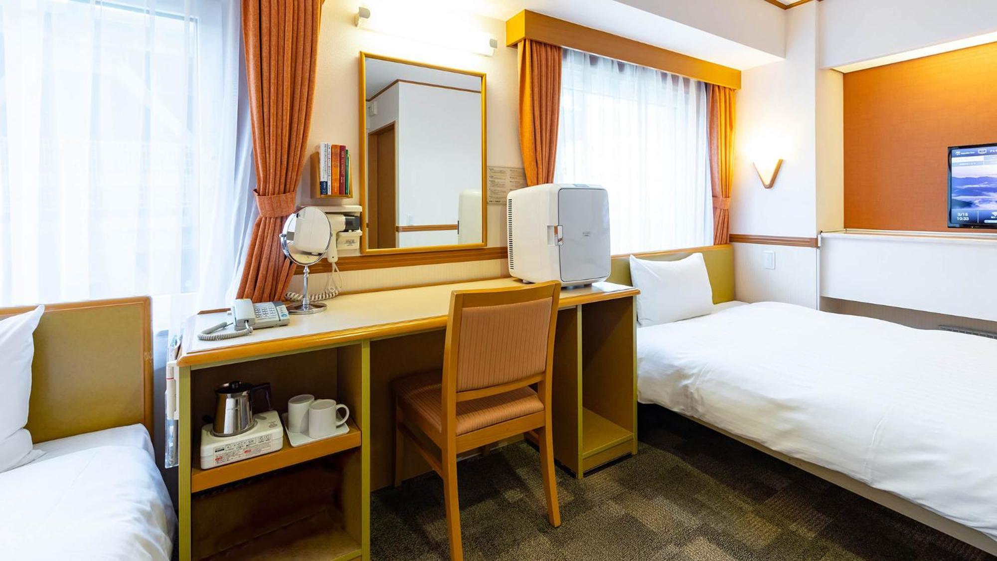 Toyoko Inn Chiba Minato Ekimae Стая снимка
