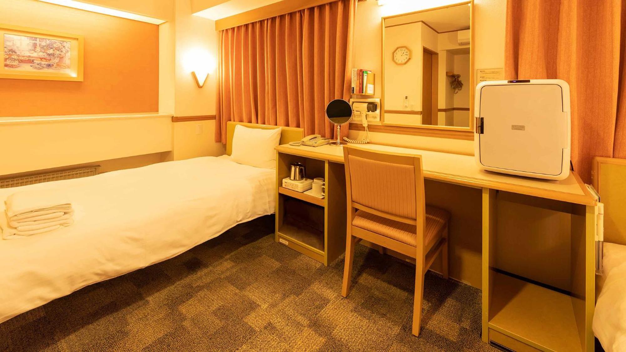 Toyoko Inn Chiba Minato Ekimae Стая снимка